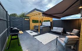 Wild & Free Hot Tub Retreat
