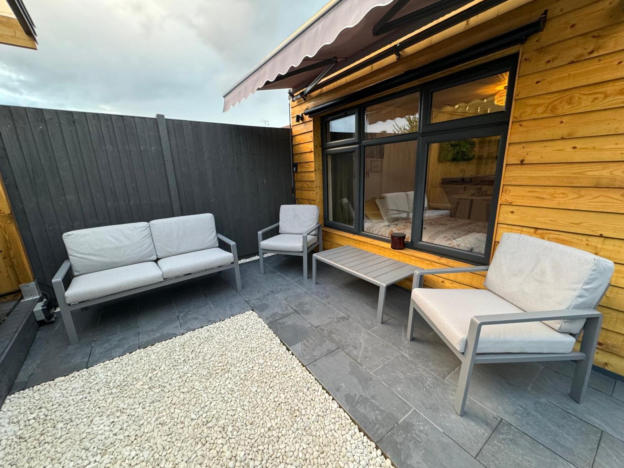 Wild & Free Hot Tub Retreat Apartment Dartford Exterior photo