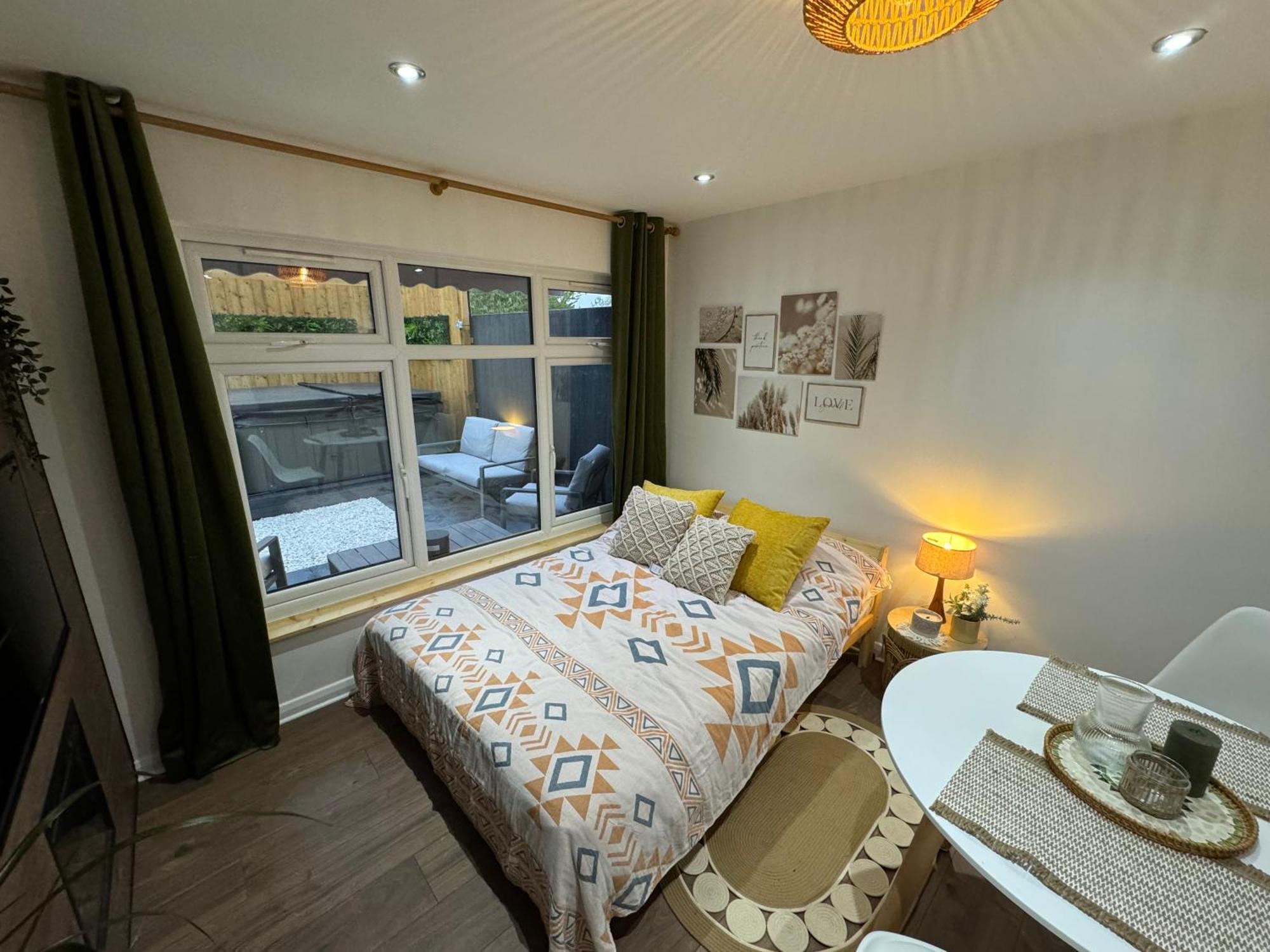 Wild & Free Hot Tub Retreat Apartment Dartford Exterior photo